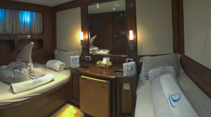 M/Y Infinity