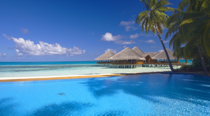 Medhufushi pool and bar