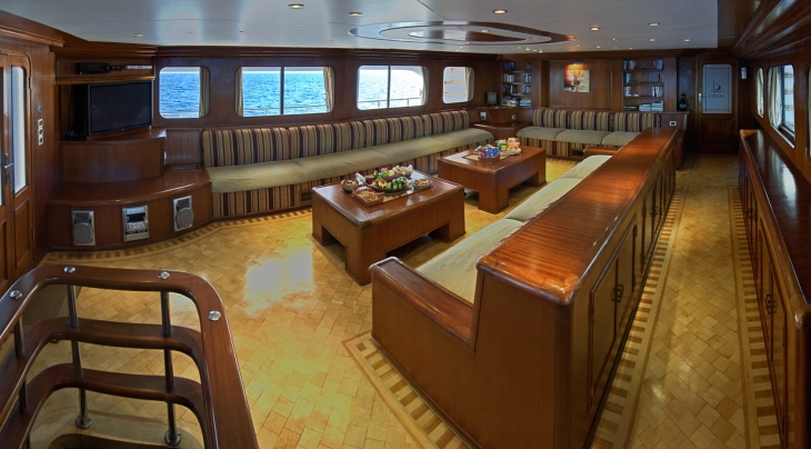 M/Y Infinity