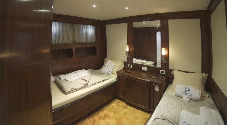 M/Y Infinity