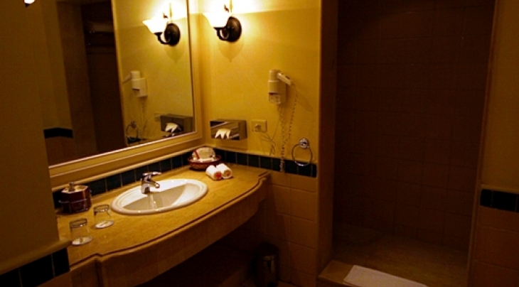 Mexicana Hotel Bathroom