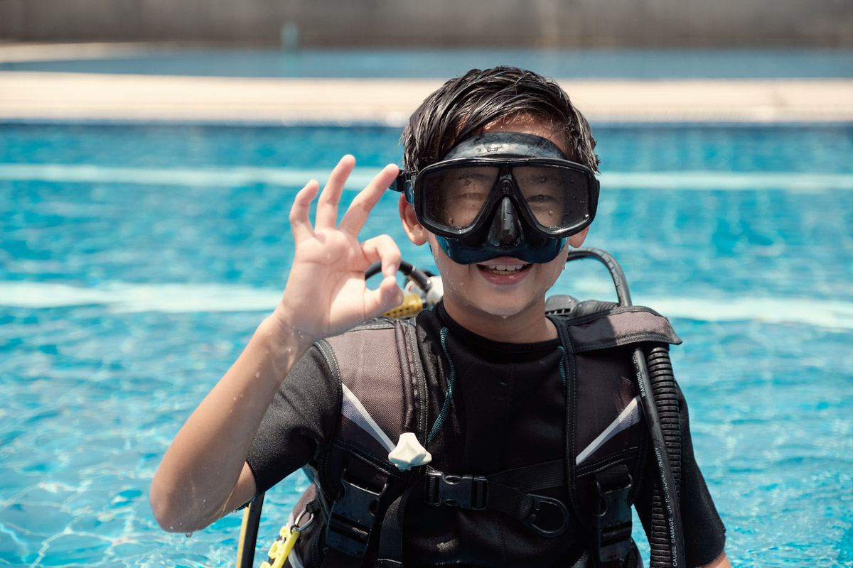 Boy wearing a diving mask