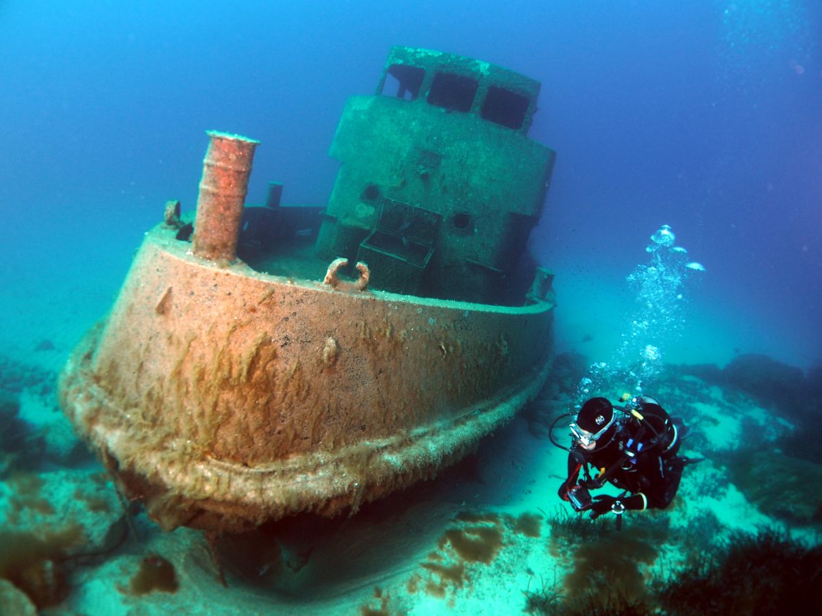 Tug 2 Wreck in Sliema, Malta