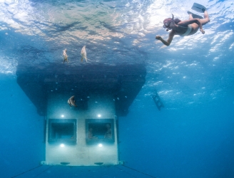 Underwater Room courtesy of Jesper Anhede, The Manta Resort
