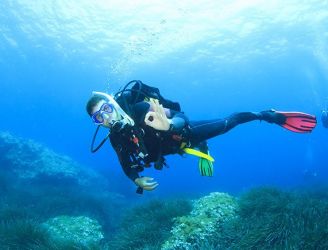 Diver doing the ok symbol