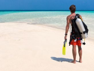 Guy shore diving in the Maldives