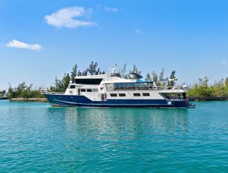 Side view of Bahamas Master liveaboard