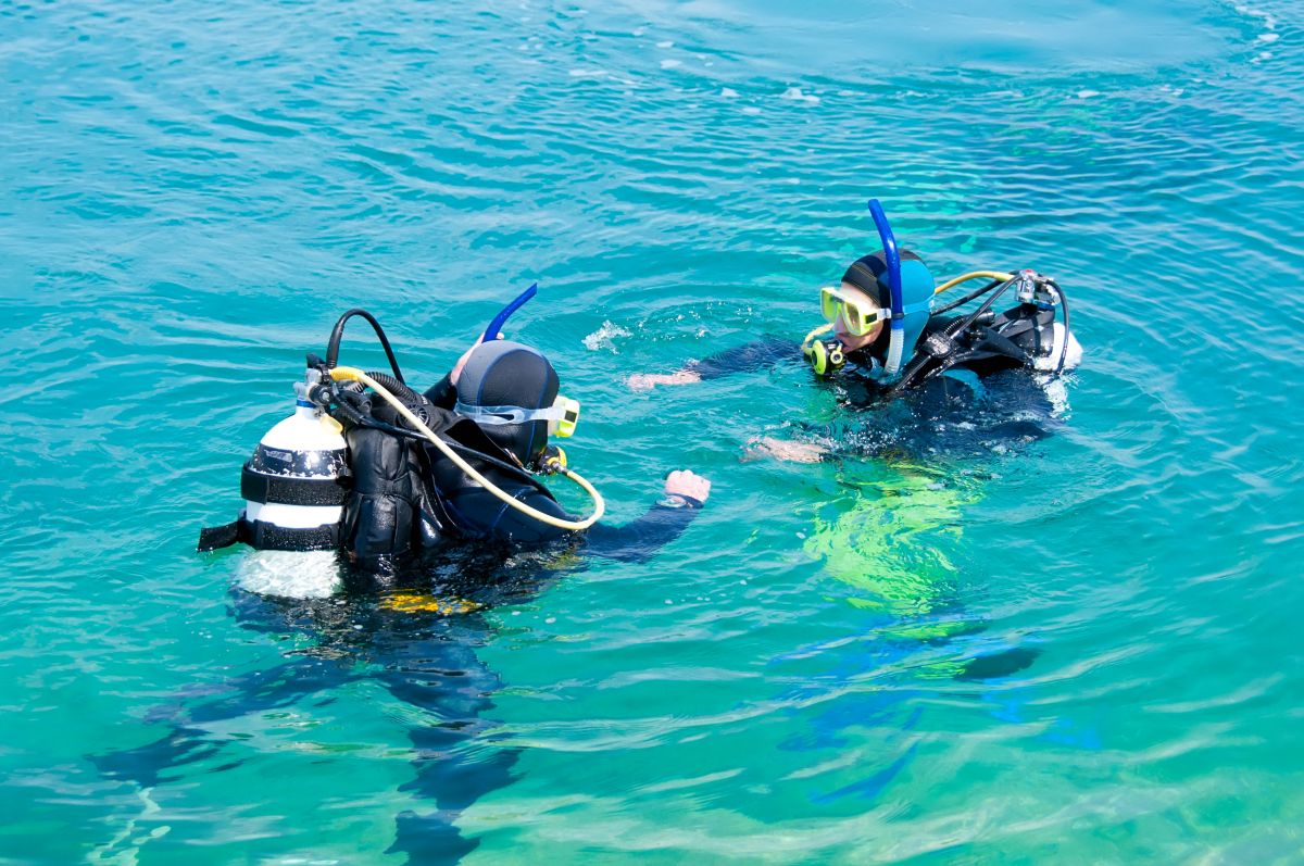 Two divers training before the dive