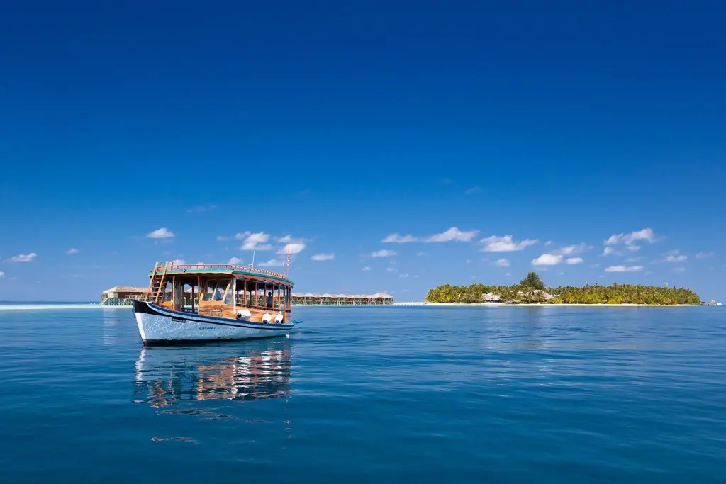 Dhoni at Vilamendhoo Island Resort in the Maldives