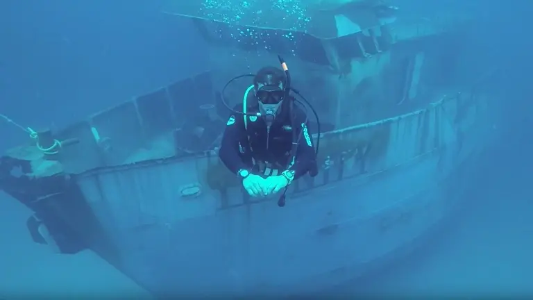 Trinity wreck & diver in Tobago