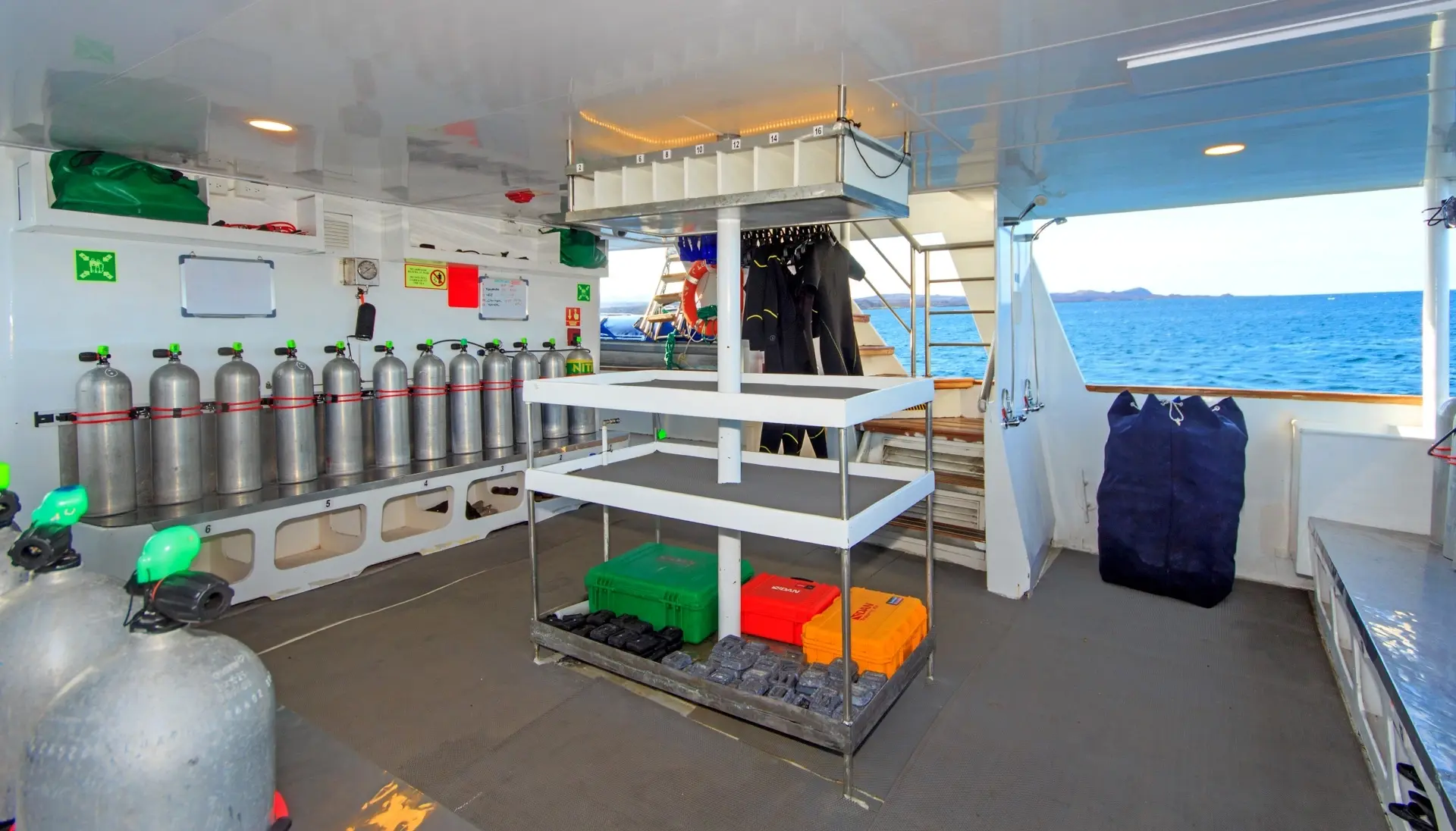 Dive platform on Aqua Galápagos, Galápagos