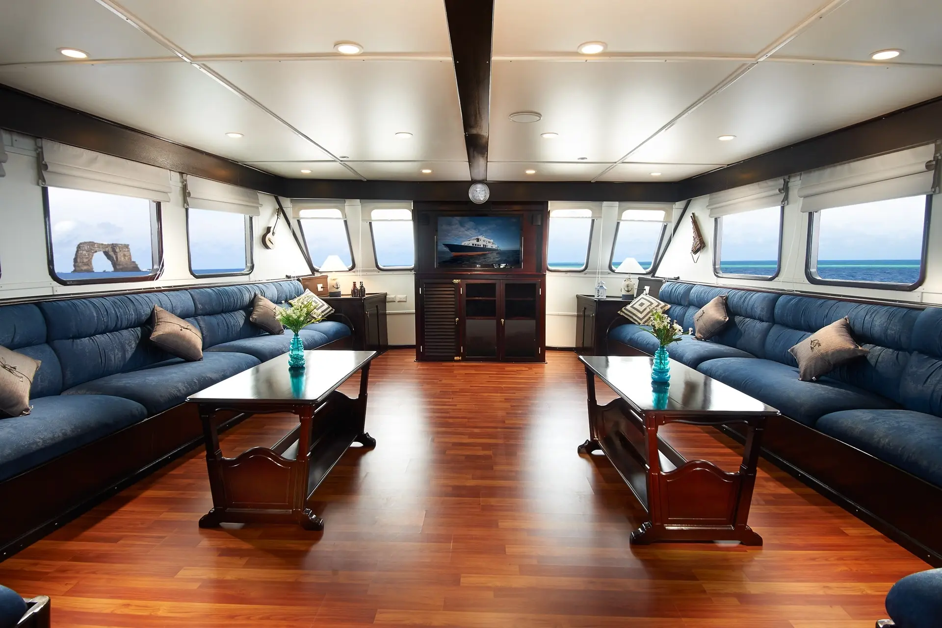 Saloon on MV Galápagos Master, Galápagos