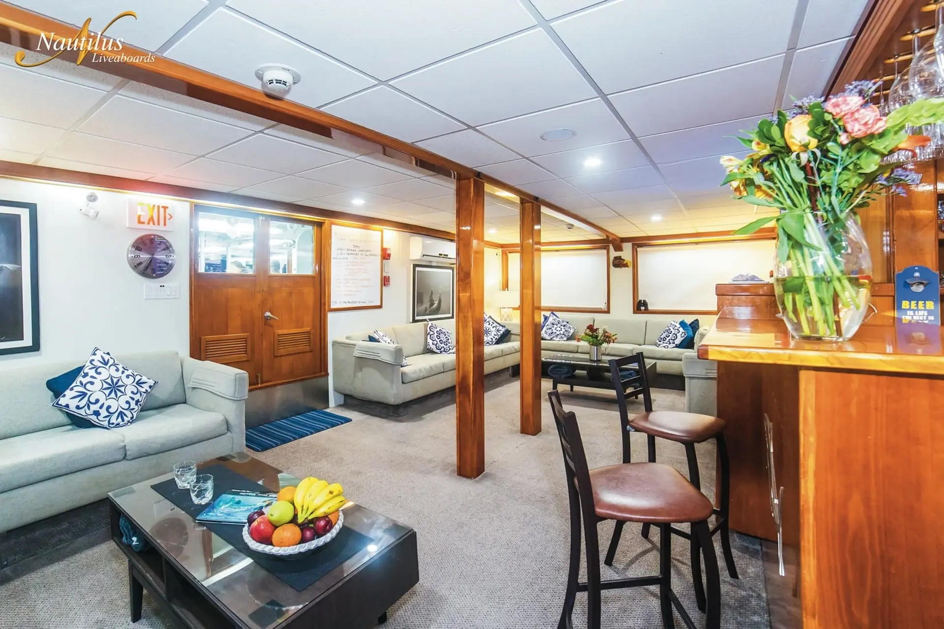 Bar & lounge on board Nautilus Explorer liveaboard in Mexico