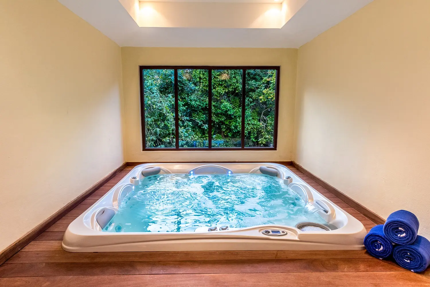 Hot tub at Occidental Cozumel Resort in Mexico