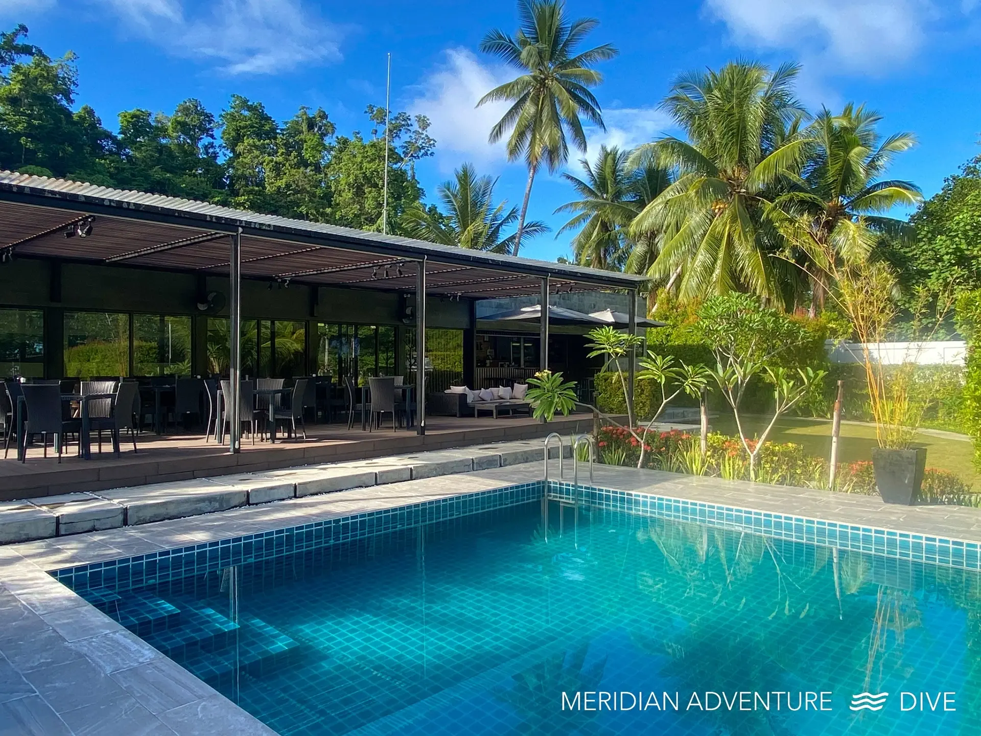 Restaurant & swimming pool at Meridian Adventure Dive Resort in Indonesia