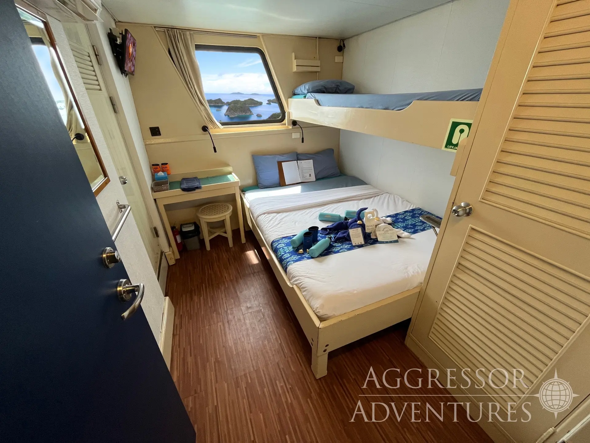 A master cabin on Raja Ampat Aggressor.