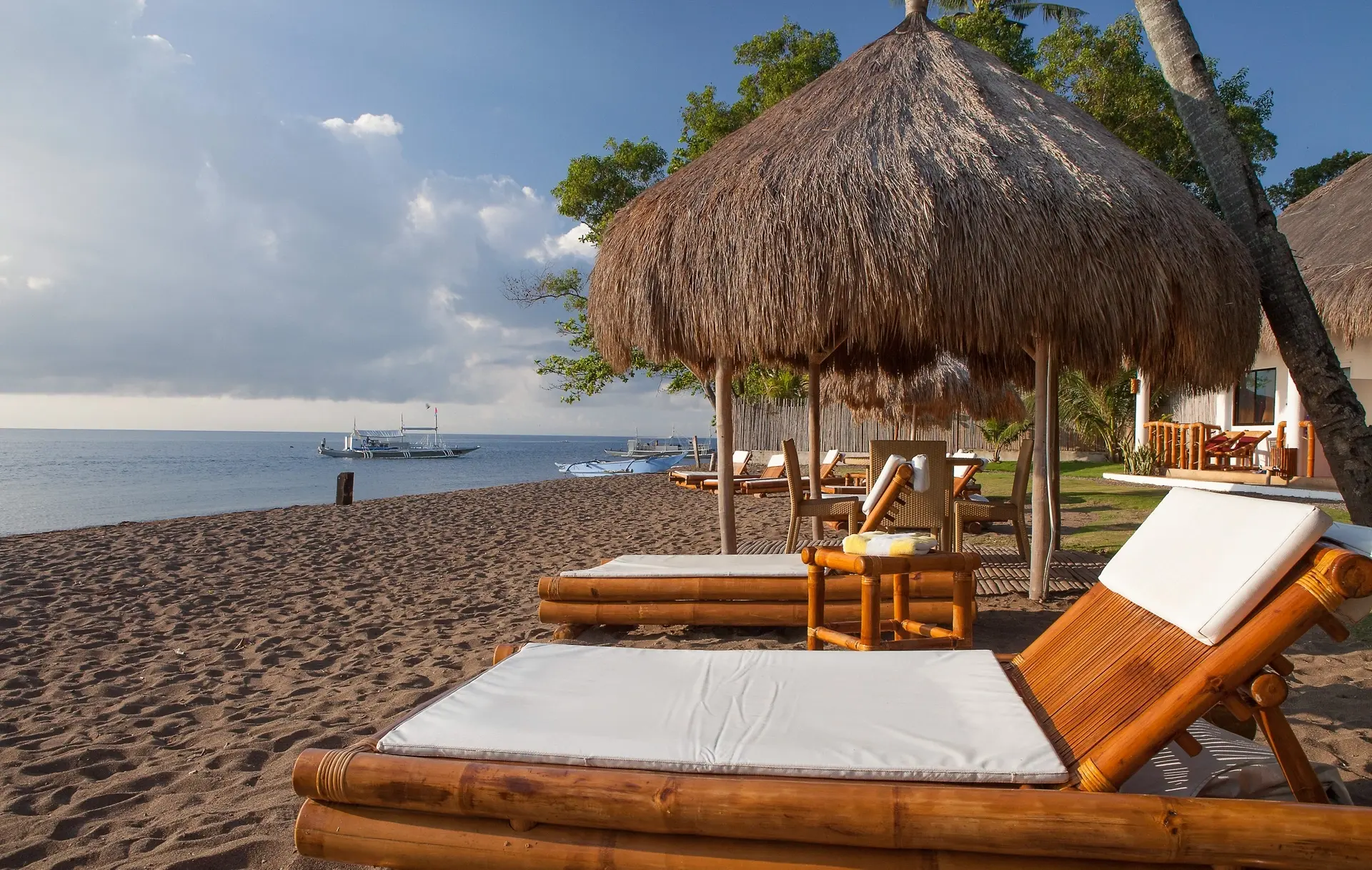 Beach at Pura Vida Resort in Dauin, the Philippines