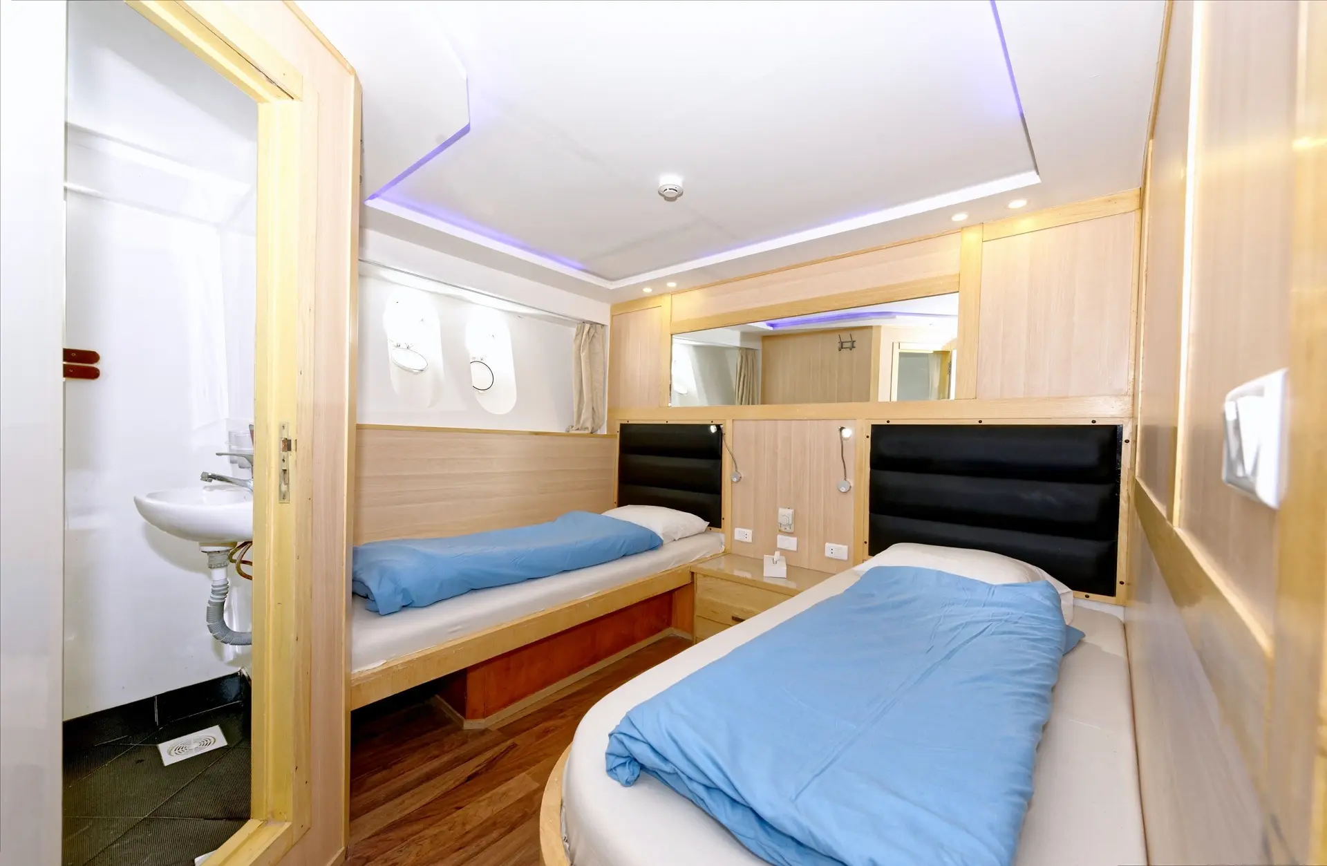 Standard twin cabin on MV Blue Seas, Red Sea