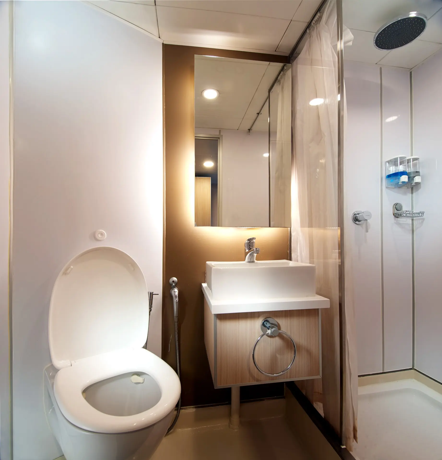 En suite on board Solitude Adventurer liveaboard in Indonesia