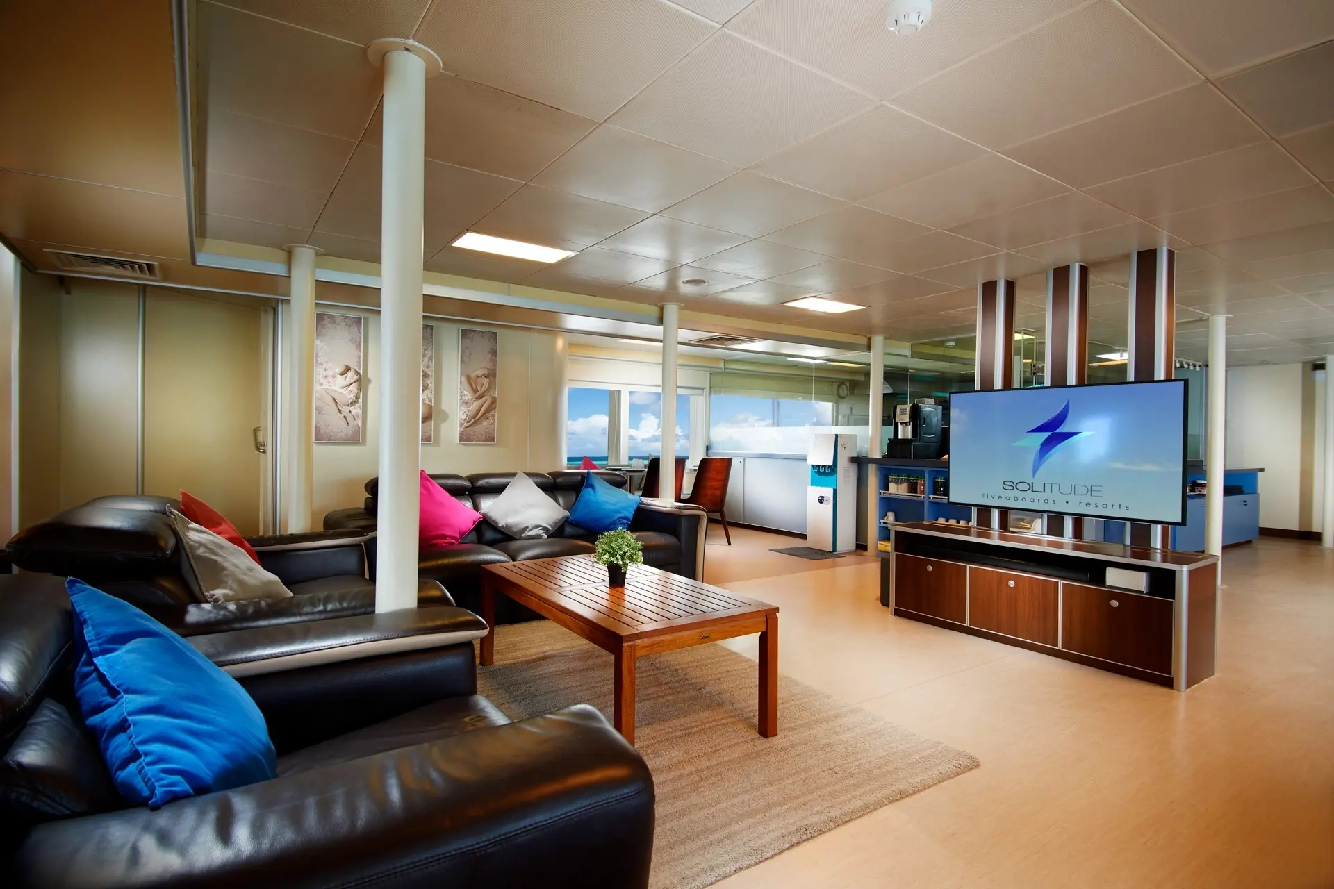 Saloon on board Solitude Adventurer liveaboard in Indonesia