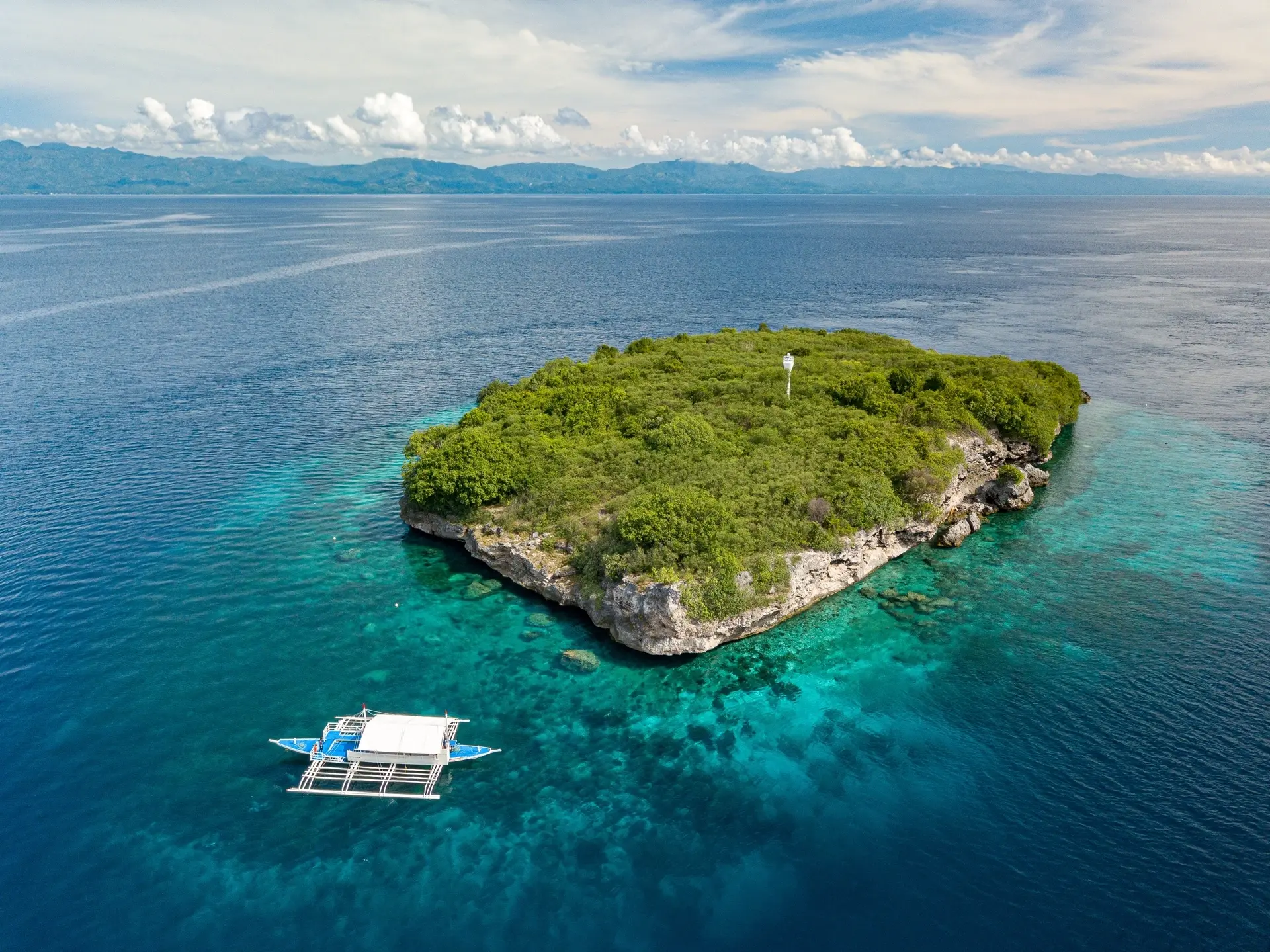 Traditional banca boat at Pescador Island, the Philippines