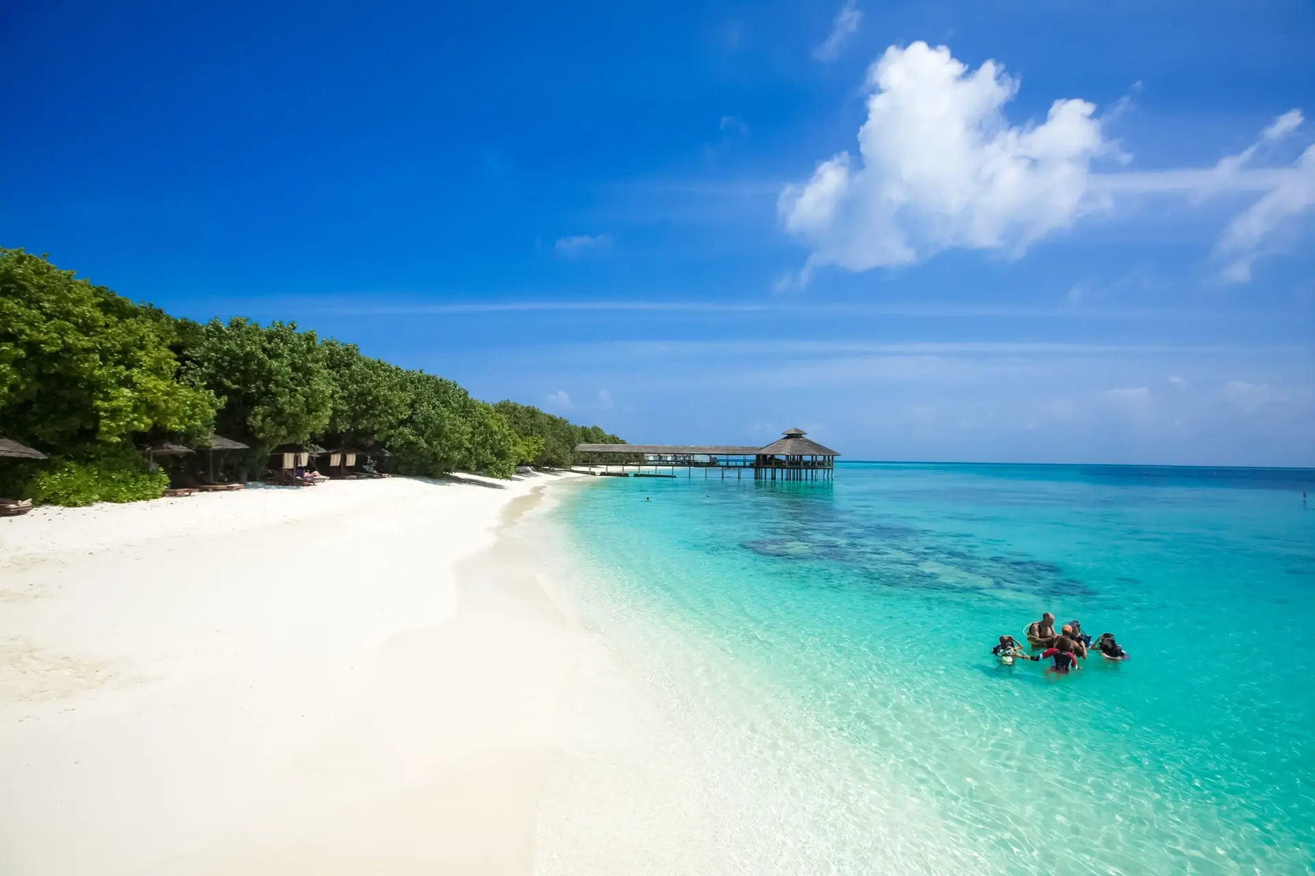 Divers learning how to dive on the beach at Reethi Beach Resort in the Maldives