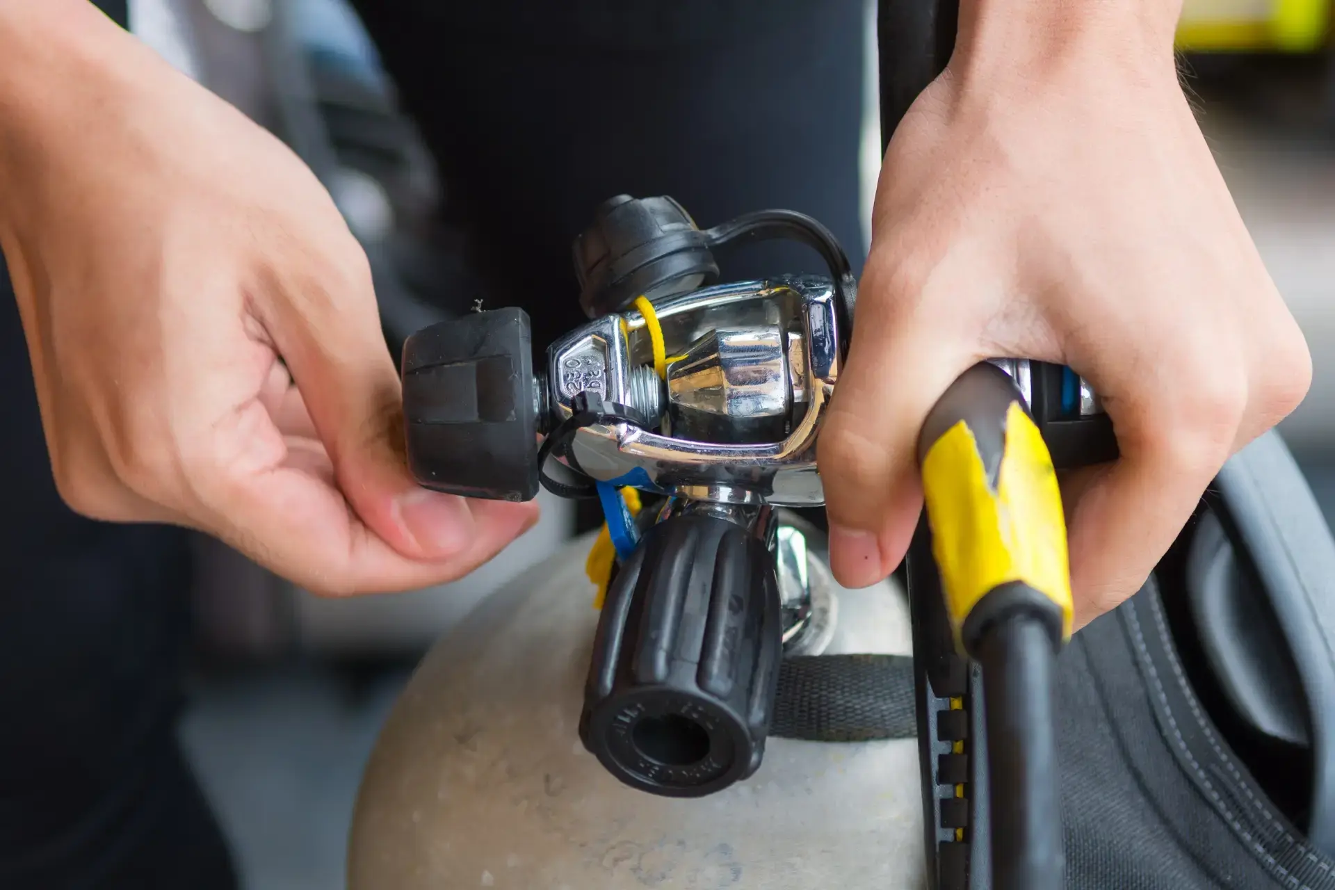 Man with nitrox bottle