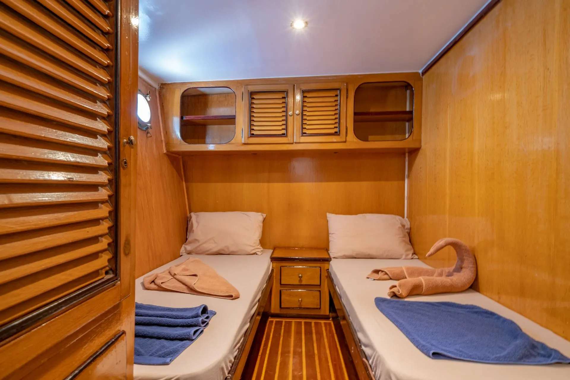 Twin cabin en suite on Freedom VIII Liveaboard, Egypt