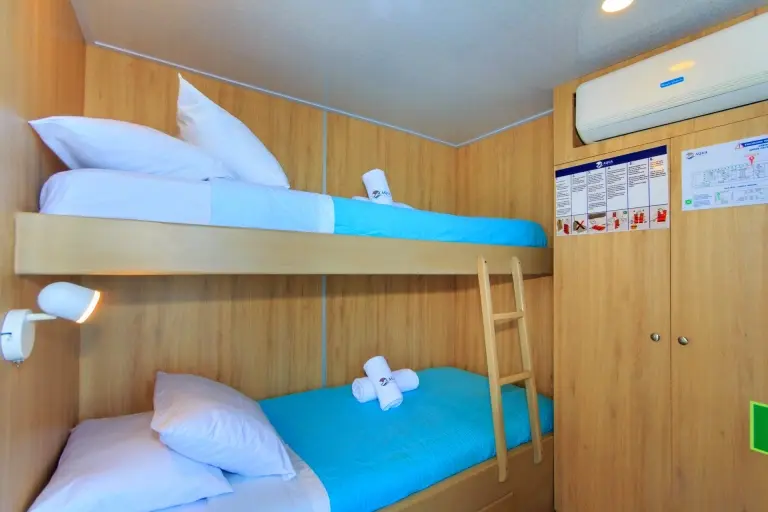 Upper deck twin cabin on Aqua Galápagos, Galápagos