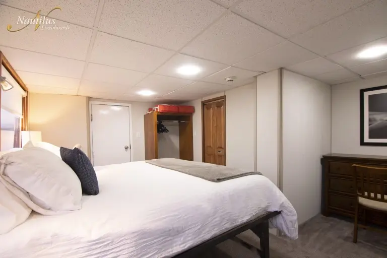 Double cabin on board Nautilus Explorer liveaboard in Mexico