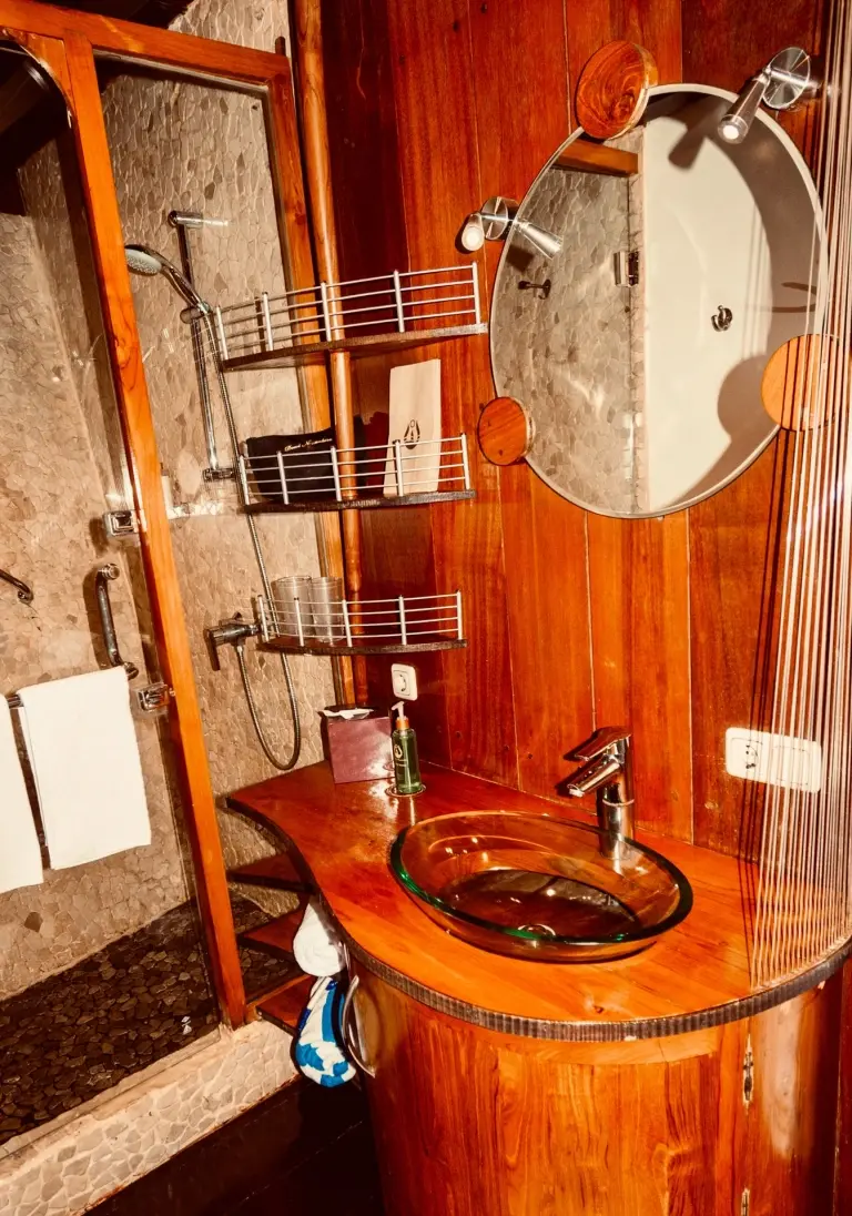 Deluxe bathroom on Dewi Nusantara, Indonesia