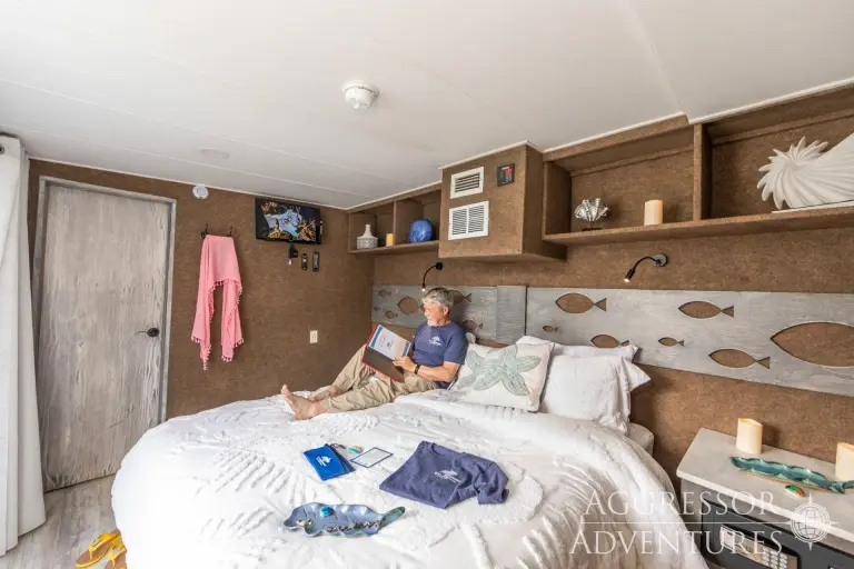 Double twin flexi-cabin on Bahamas Aggressor II, Bahamas