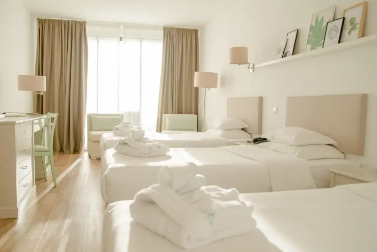 Triple bedroom at Hotel Caloura in Aqua de Pau, Azores