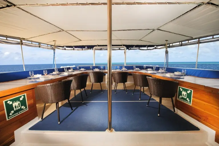 The outdoor dining area on S/Y Palau Siren.