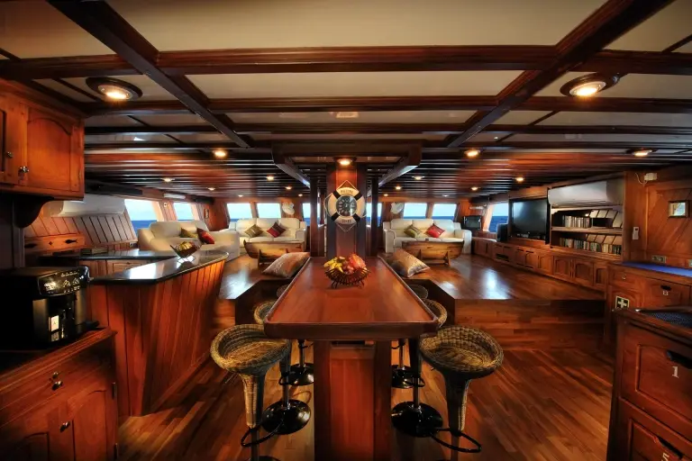 The saloon area on S/Y Palau Siren.