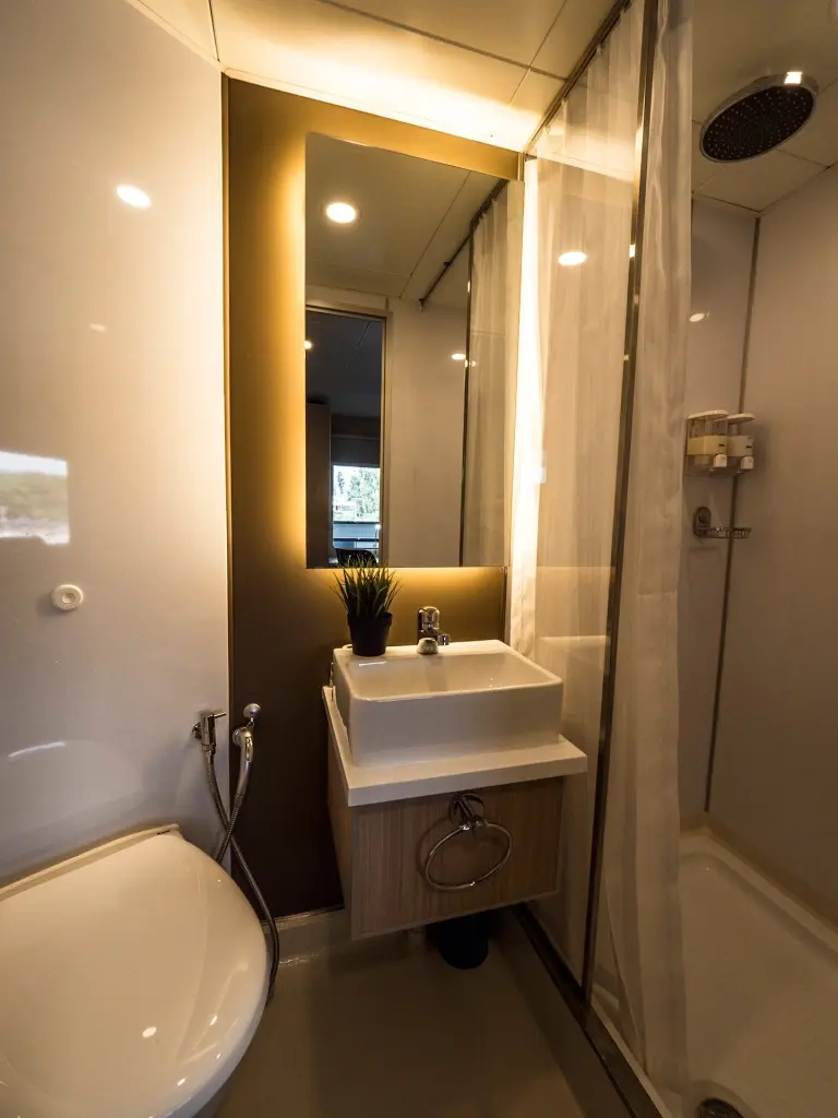 Bathroom on board Solitude Adventurer liveaboard in Indonesia
