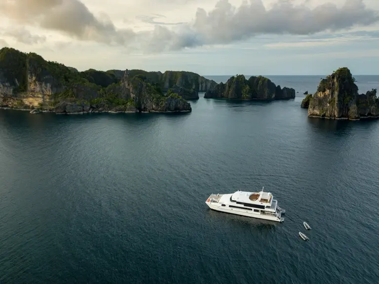 Solitude Adventurer liveaboard in Raja Ampat, Indonesia