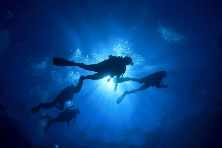 Divers silhouette, Thailand