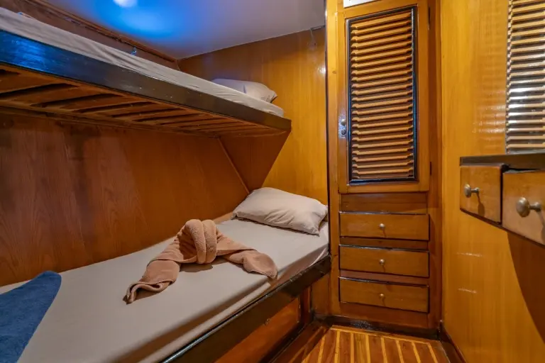 Twin cabin en suite on Freedom VIII Liveaboard, Egypt